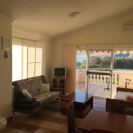 Blue Sky Apartment *